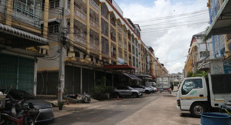 For sale 3 bedrooms retail Space in Bang Bon, Bangkok