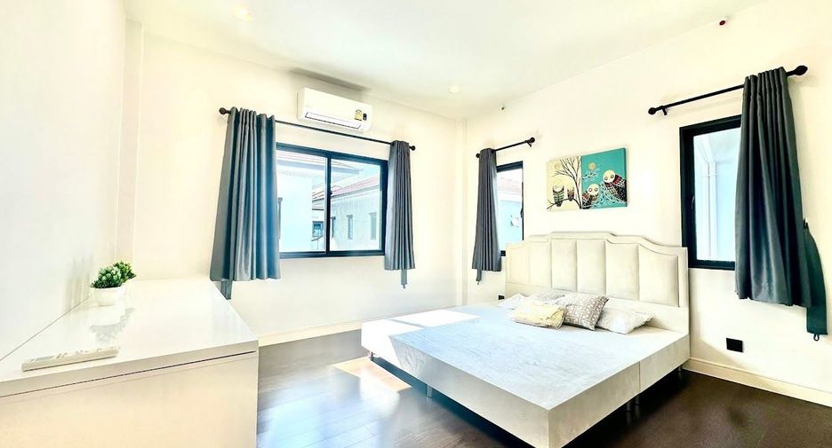 For rent 4 bedrooms house in Bang Kapi, Bangkok