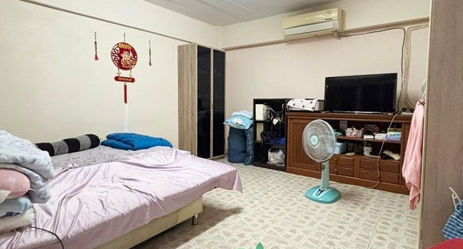 For sale 6 bedrooms retail Space in Taling Chan, Bangkok