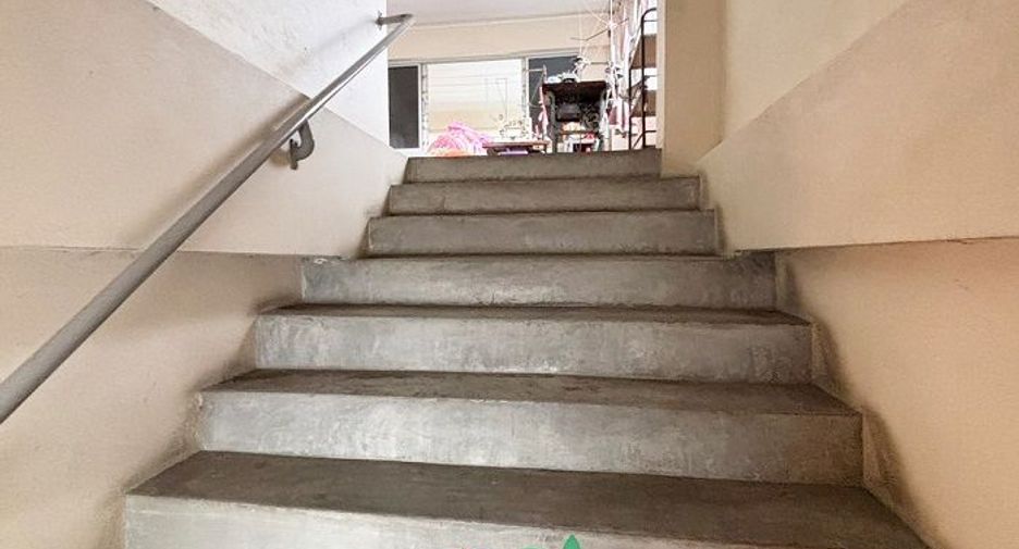 For sale 6 bedrooms retail Space in Taling Chan, Bangkok