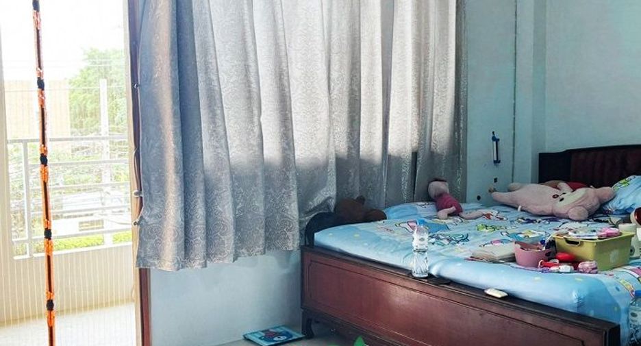 For sale 6 bedrooms retail Space in Taling Chan, Bangkok