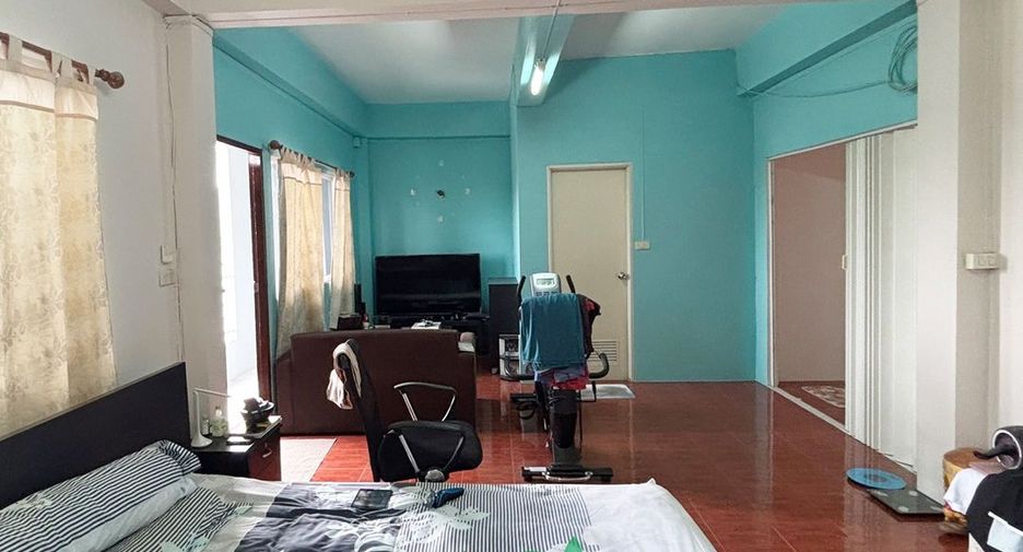 For sale 6 bedrooms retail Space in Taling Chan, Bangkok