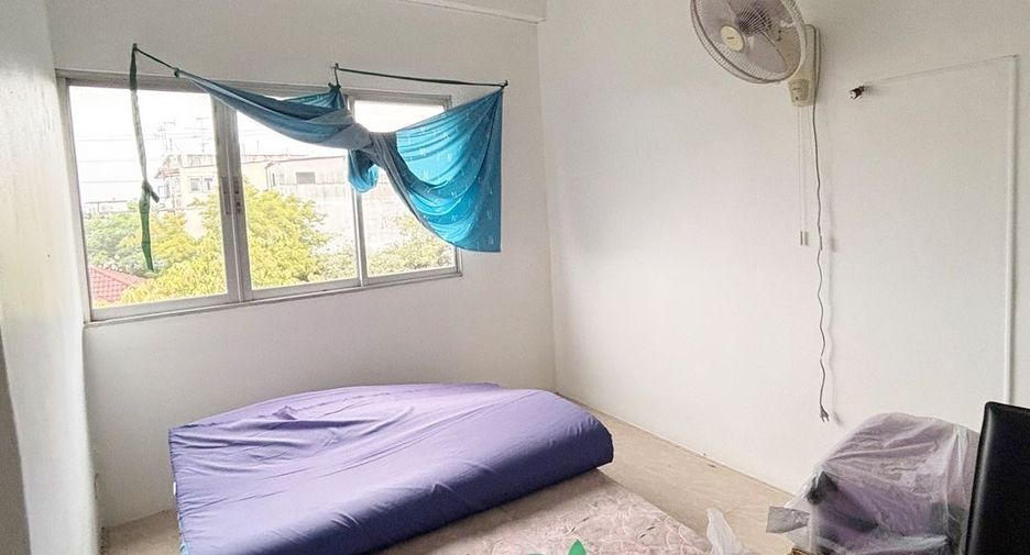 For sale 6 bedrooms retail Space in Taling Chan, Bangkok