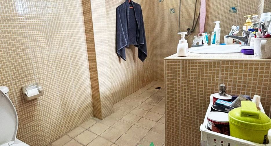 For sale 6 bedrooms retail Space in Taling Chan, Bangkok