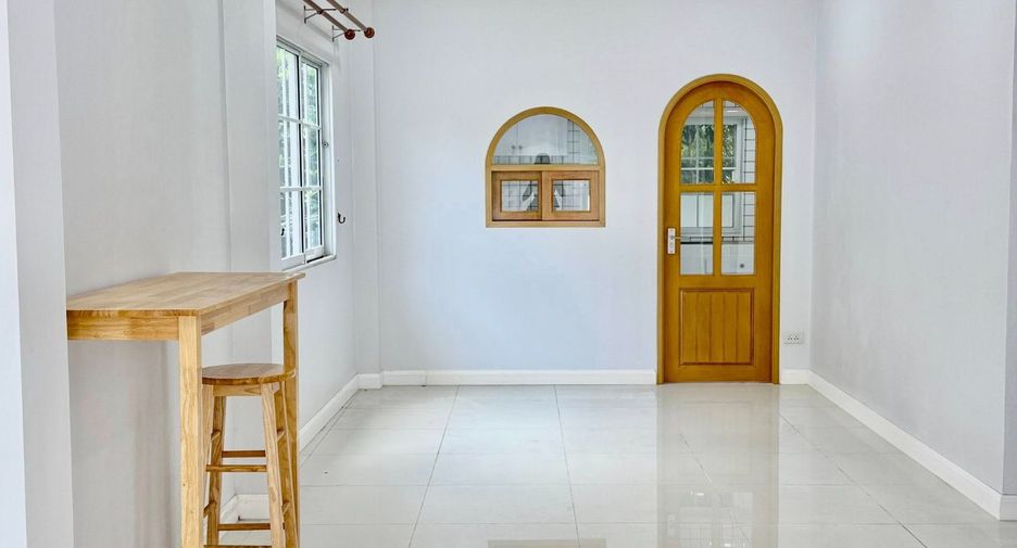 For rent and for sale 4 bedrooms house in Si Racha, Chonburi
