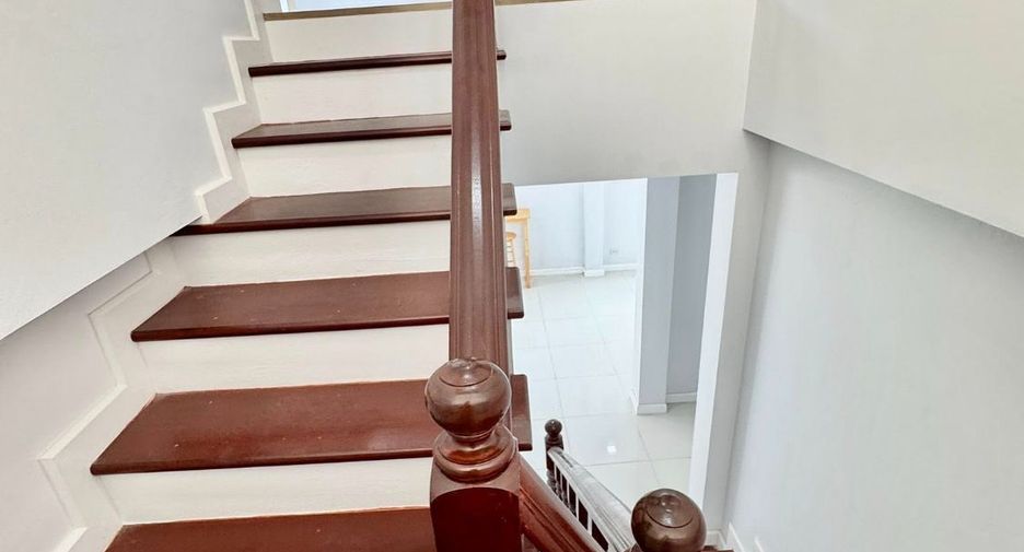 For rent and for sale 4 bedrooms house in Si Racha, Chonburi