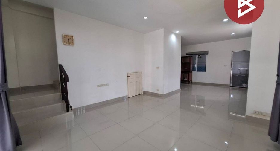 For rent and for sale 3 bedrooms townhouse in Phan Thong, Chonburi