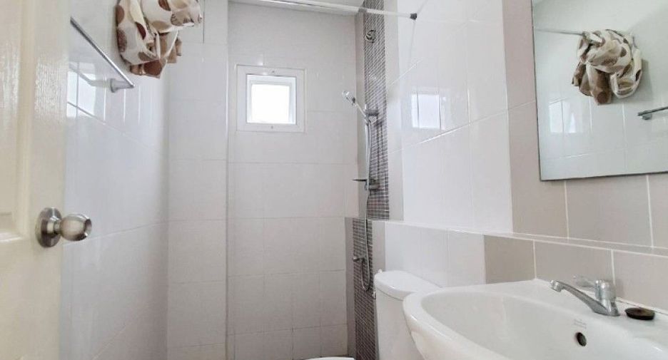 For rent and for sale 3 bedrooms townhouse in Phan Thong, Chonburi