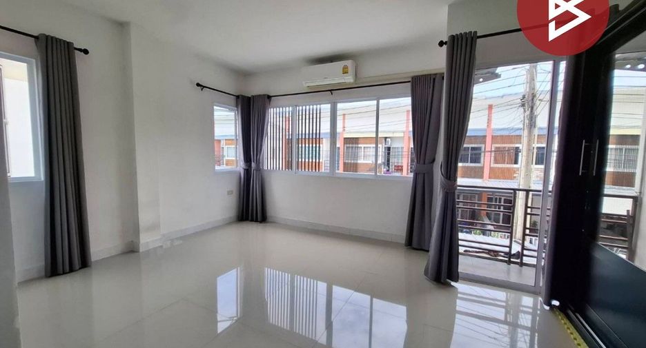 For rent and for sale 3 bedrooms townhouse in Phan Thong, Chonburi