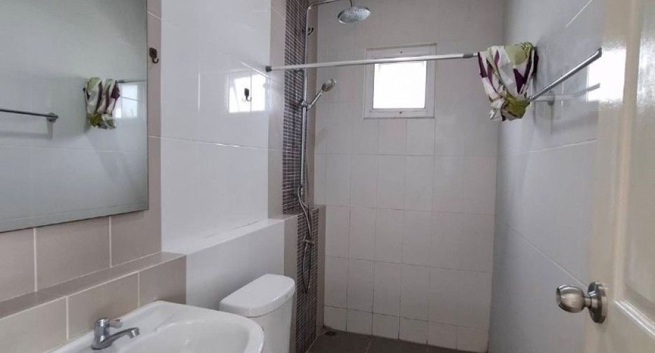 For rent and for sale 3 bedrooms townhouse in Phan Thong, Chonburi