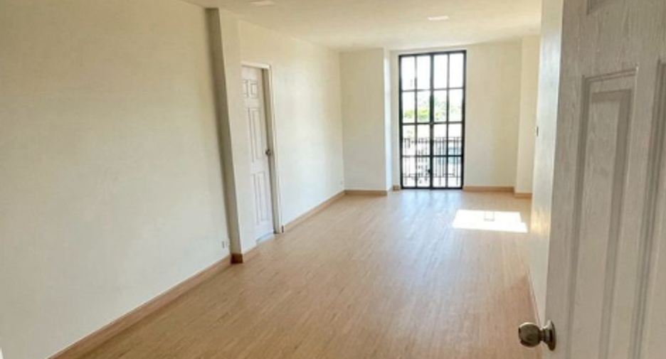 For sale 8 bedrooms retail Space in Prawet, Bangkok