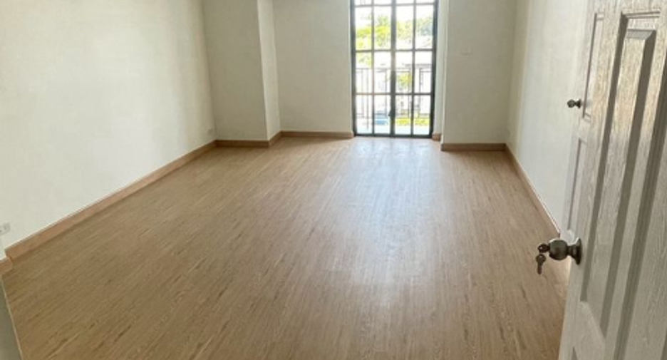 For sale 8 bedrooms retail Space in Prawet, Bangkok