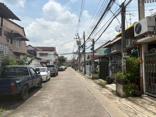Casa adosada en venta de 2 habitaciones en Lak Si, Bangkok