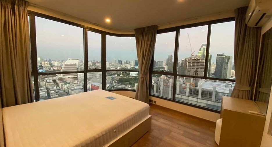 For rent 2 bedrooms condo in Pathum Wan, Bangkok