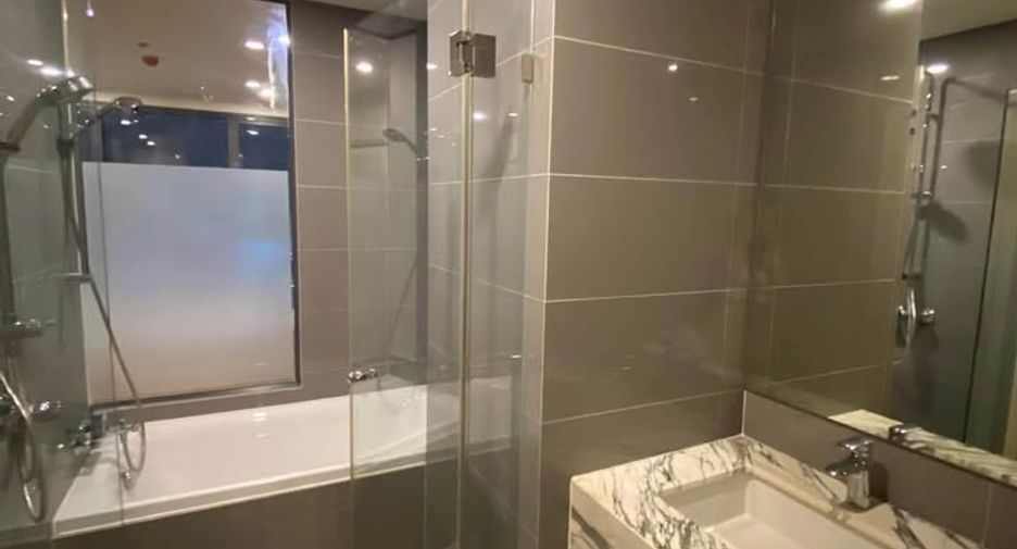 For rent 2 bedrooms condo in Pathum Wan, Bangkok