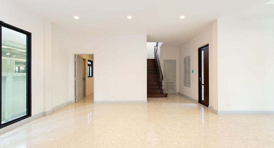 Casa en venta de 4 habitaciones en Bang Bon, Bangkok