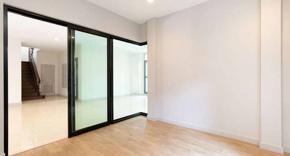 Casa en venta de 4 habitaciones en Bang Bon, Bangkok