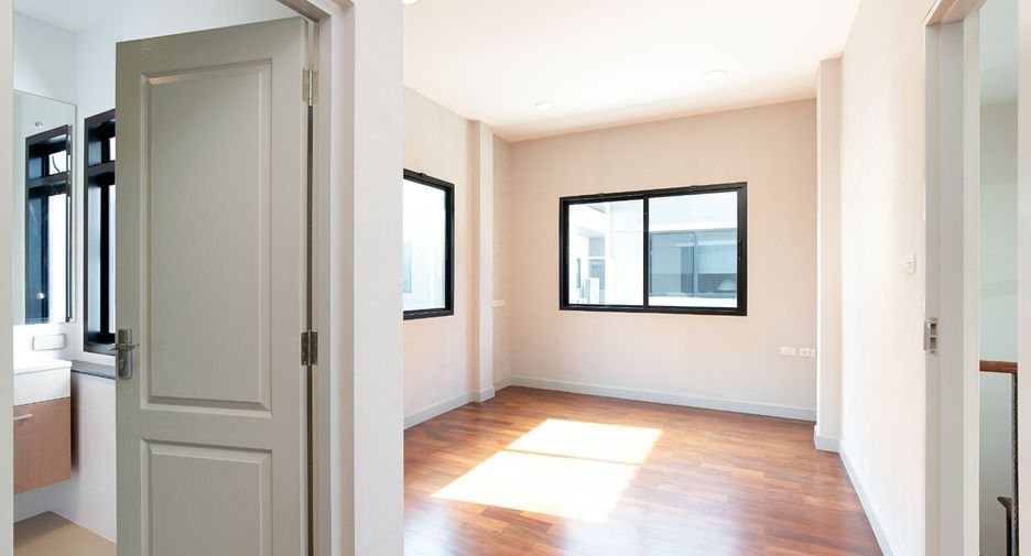 Casa en venta de 4 habitaciones en Bang Bon, Bangkok