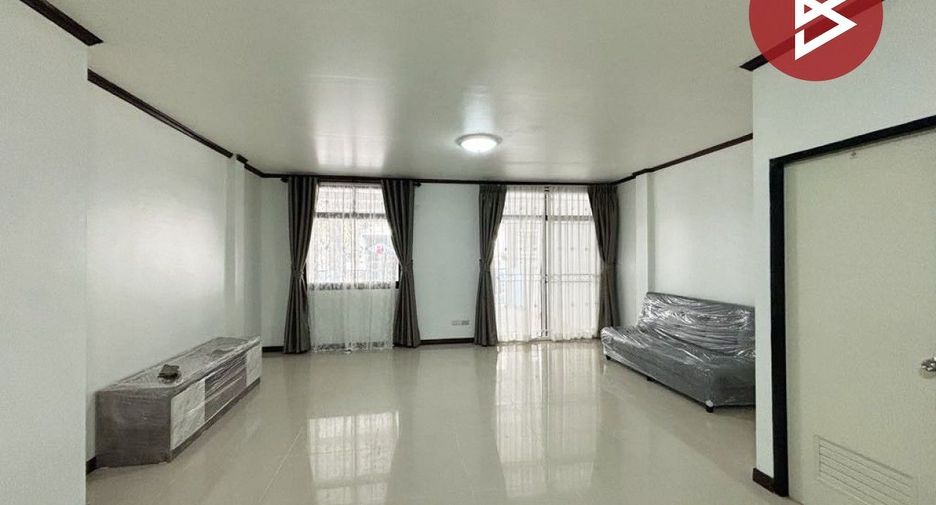 For sale 3 bedrooms townhouse in Mueang Chon Buri, Chonburi