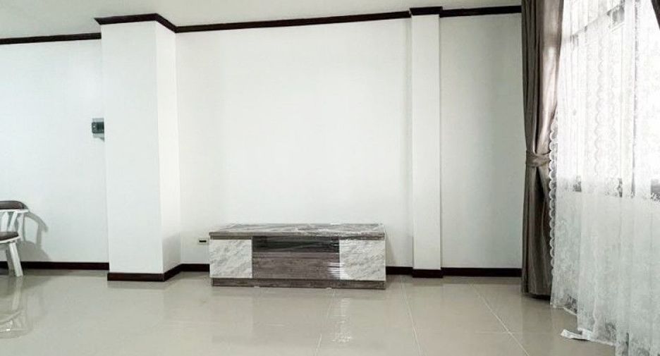 For sale 3 bedrooms townhouse in Mueang Chon Buri, Chonburi
