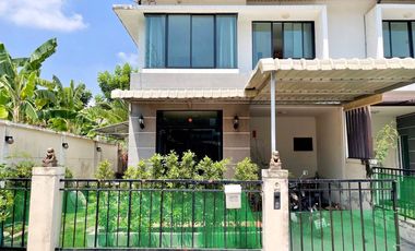 À vendre 3 chambres maison de ville à Min Buri, Bangkok