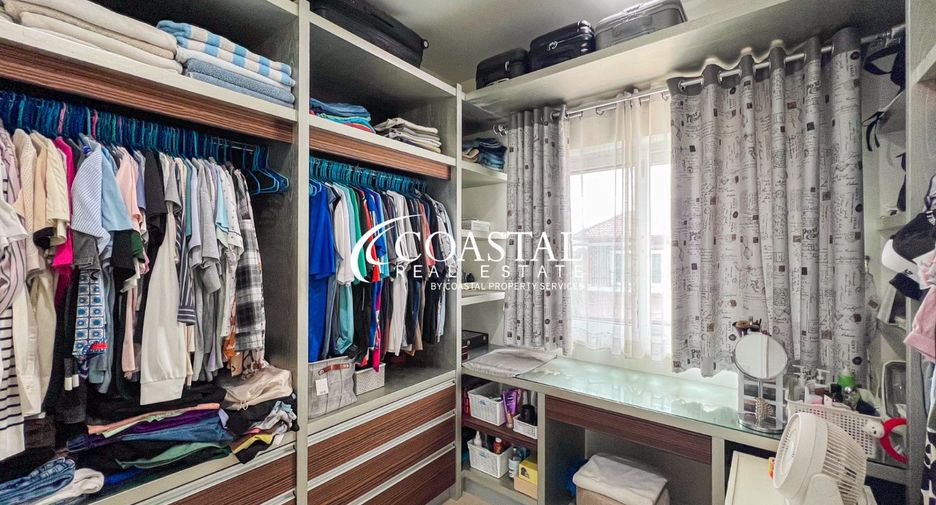 For sale 4 bedrooms house in Bang Lamung, Chonburi