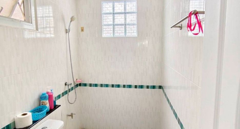Casa en venta de 4 habitaciones en Nong Chok, Bangkok