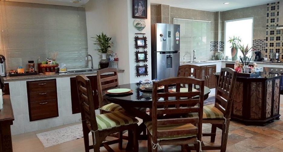 For rent 3 bedrooms house in Saraphi, Chiang Mai
