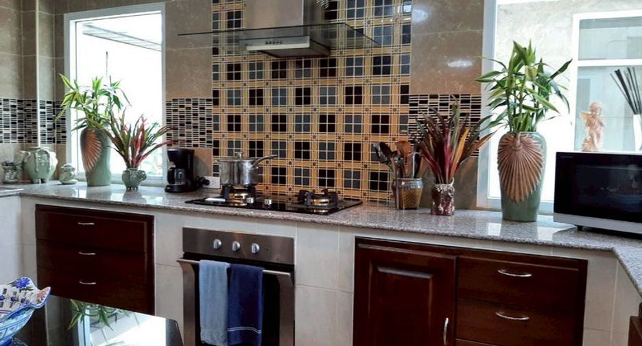 For rent 3 bedrooms house in Saraphi, Chiang Mai