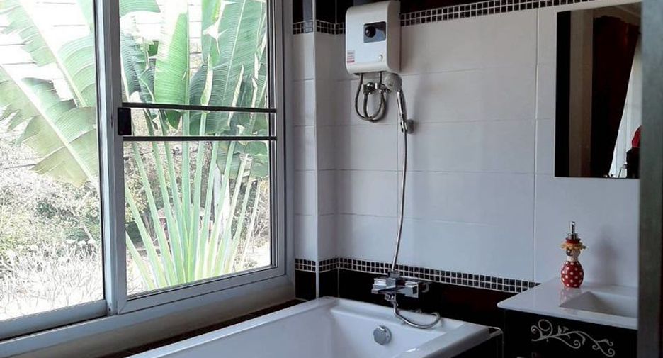 For rent 3 bedrooms house in Saraphi, Chiang Mai