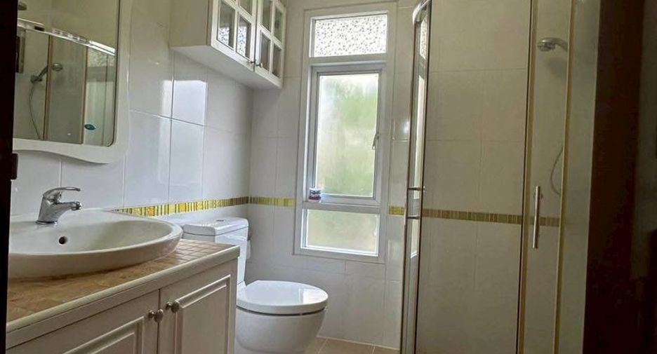 For rent 3 bedrooms house in Saraphi, Chiang Mai