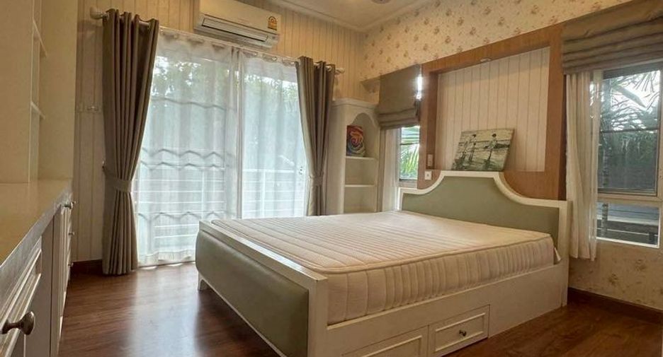 For rent 3 bedrooms house in Saraphi, Chiang Mai
