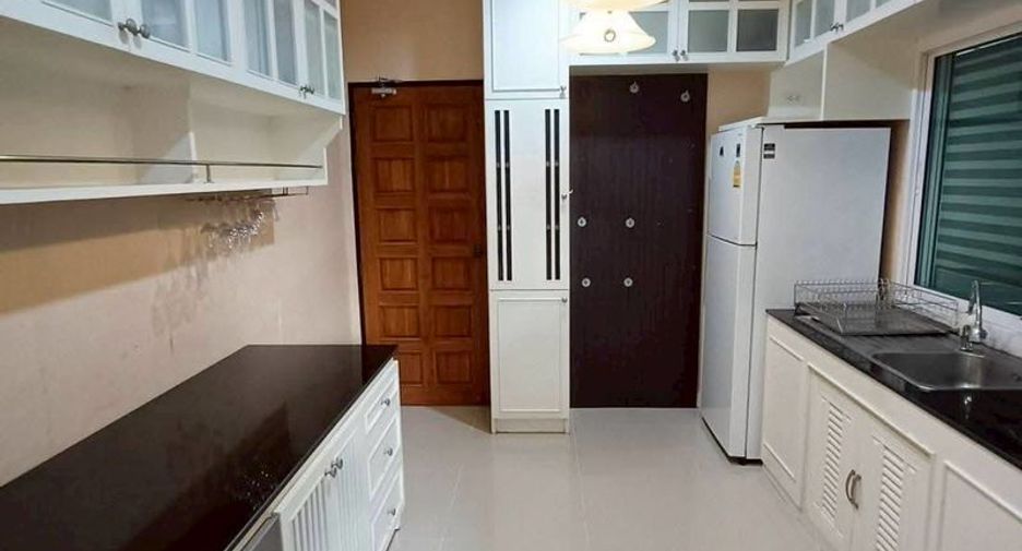 For rent 3 bedrooms house in Saraphi, Chiang Mai