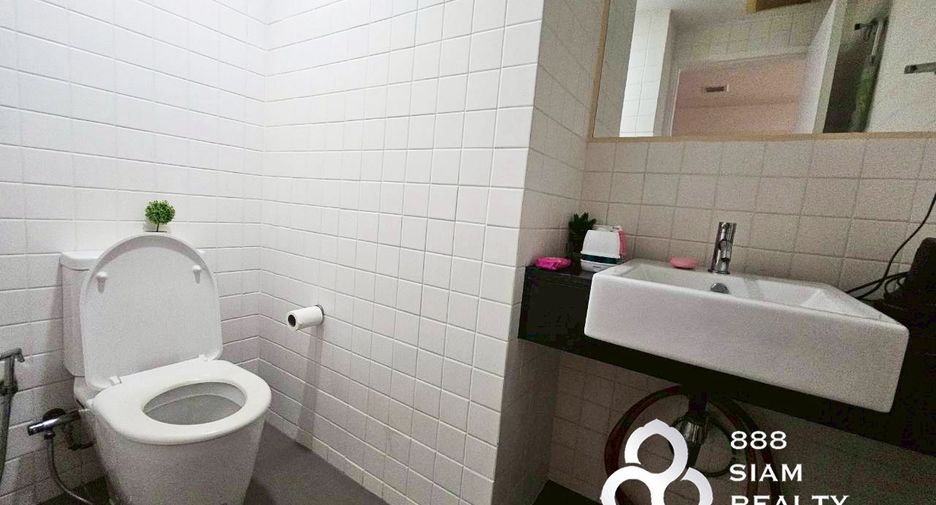 For sale 2 bedrooms condo in Huai Khwang, Bangkok