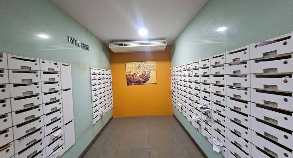 For sale 2 bedrooms condo in Huai Khwang, Bangkok
