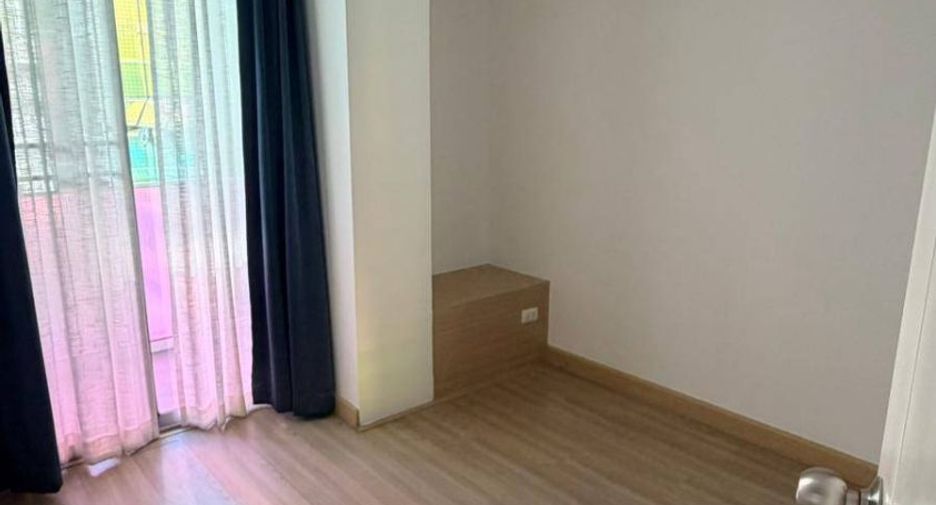 For sale 2 bedrooms condo in Huai Khwang, Bangkok