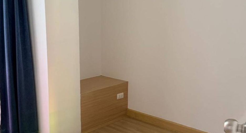 For sale 2 bedrooms condo in Huai Khwang, Bangkok