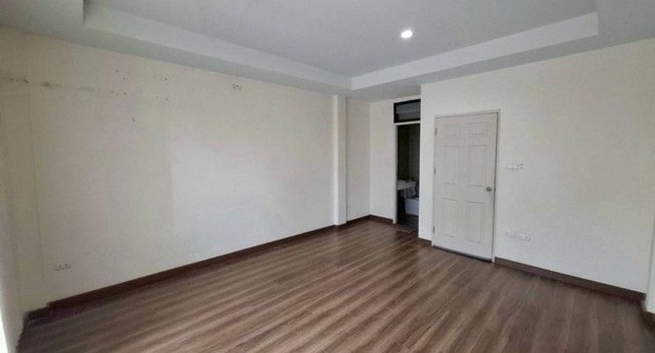 Gewerbefläche zum Kauf mit 3 Zimmer in Mueang Khon Kaen, Khon Kaen
