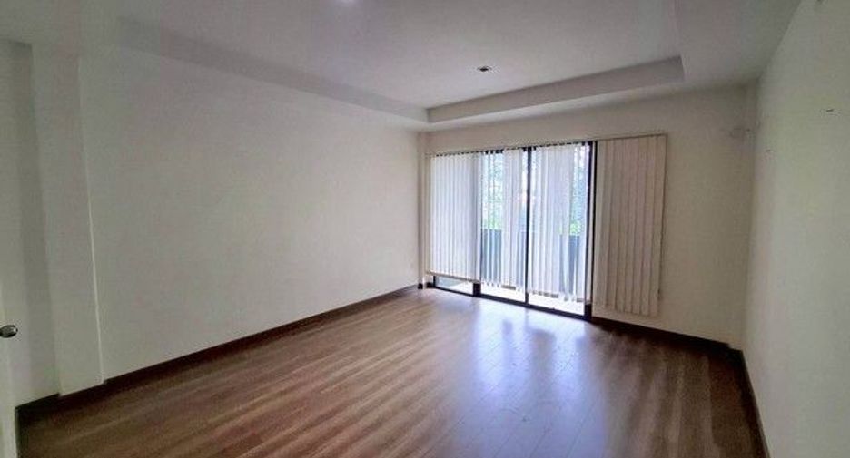 Gewerbefläche zum Kauf mit 3 Zimmer in Mueang Khon Kaen, Khon Kaen