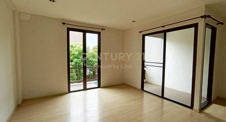 Reihenhaus zum Kauf mit 3 Zimmer in Wang Thonglang, Bangkok