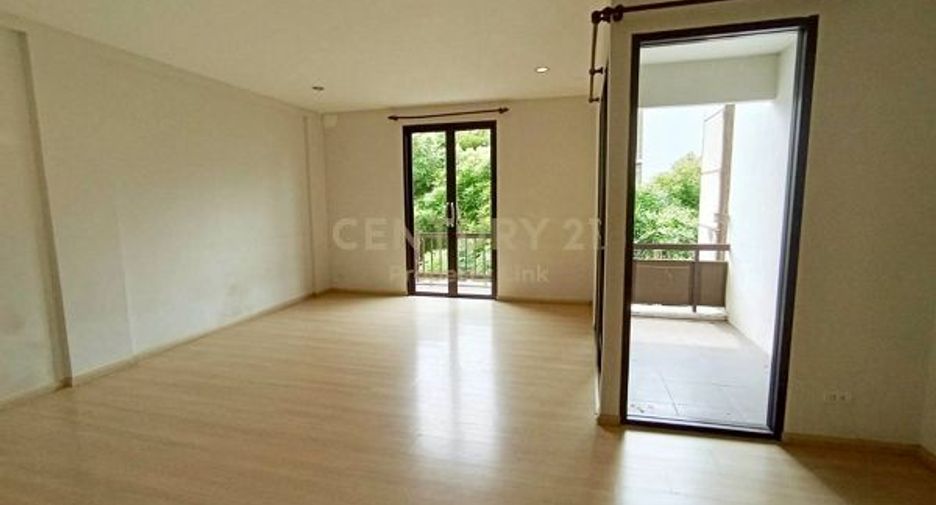 Reihenhaus zum Kauf mit 3 Zimmer in Wang Thonglang, Bangkok