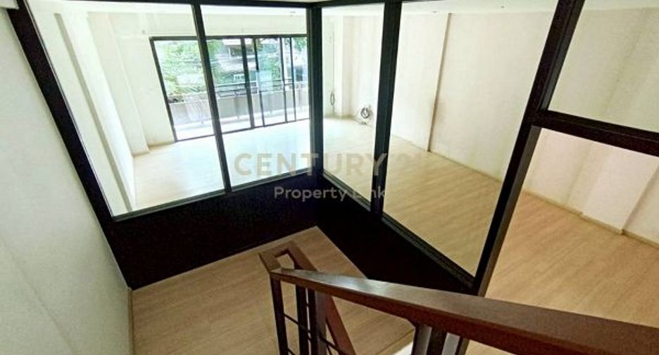 Reihenhaus zum Kauf mit 3 Zimmer in Wang Thonglang, Bangkok