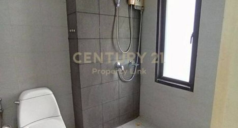 Reihenhaus zum Kauf mit 3 Zimmer in Wang Thonglang, Bangkok