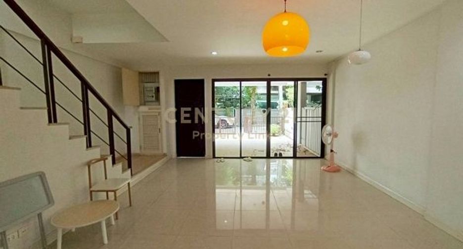 Reihenhaus zum Kauf mit 3 Zimmer in Wang Thonglang, Bangkok