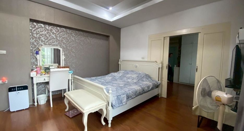 For sale 5 bedrooms house in Pak Kret, Nonthaburi