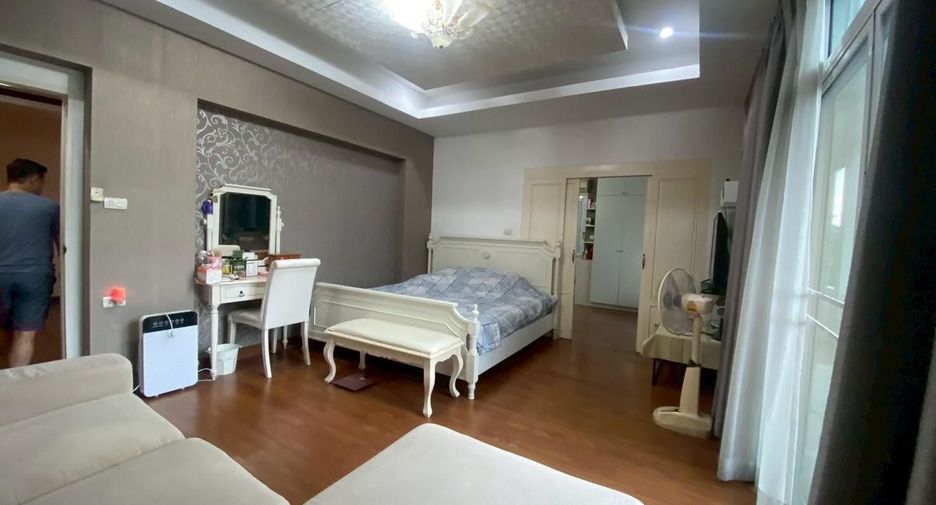 For sale 5 bedrooms house in Pak Kret, Nonthaburi