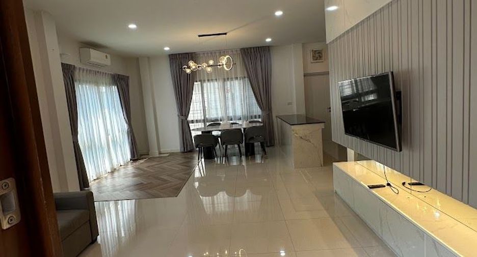 À vendre 4 chambres maison à Wang Thonglang, Bangkok