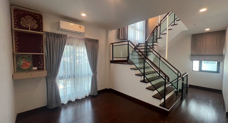 À vendre 4 chambres maison à Wang Thonglang, Bangkok