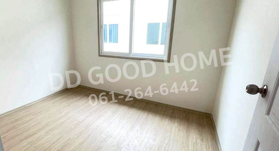 Casa adosada en venta de 3 habitaciones en Sam Phran, Nakhon Pathom