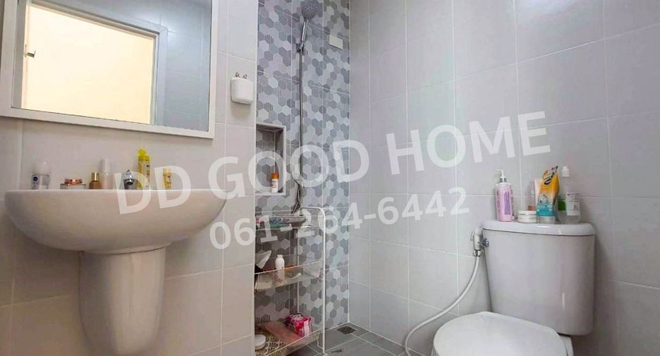 Casa adosada en venta de 3 habitaciones en Sam Phran, Nakhon Pathom
